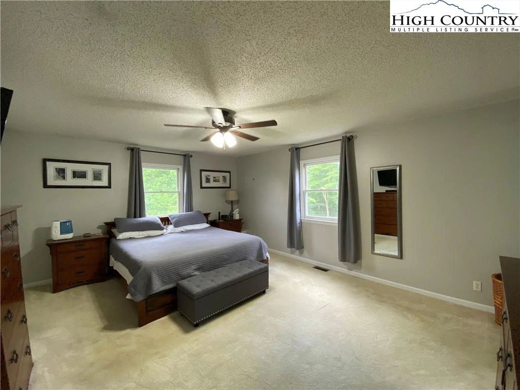 Image number 13 for the current listing