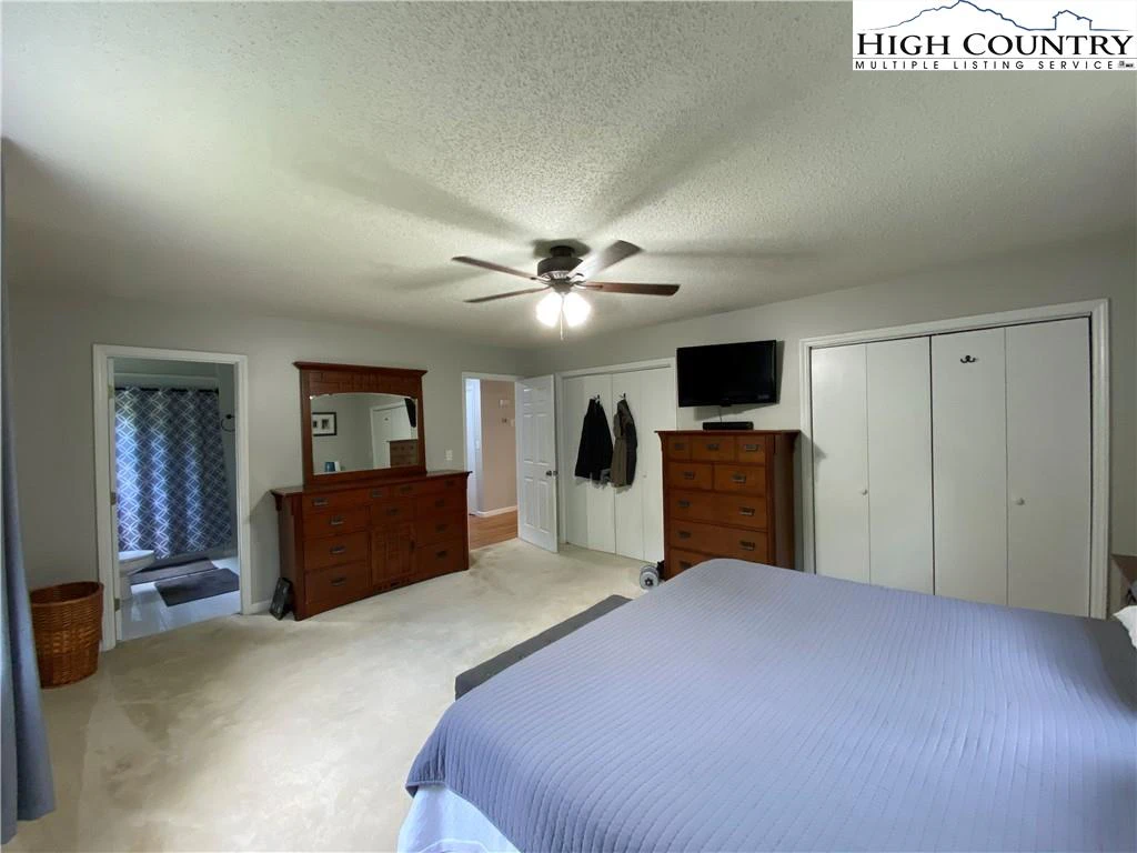 Image number 3 for the current listing