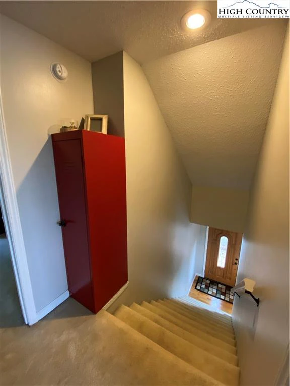 Image number 5 for the current listing