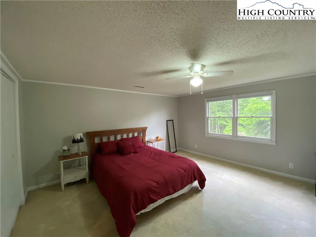 Image number 6 for the current listing