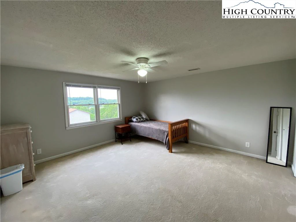 Image number 9 for the current listing