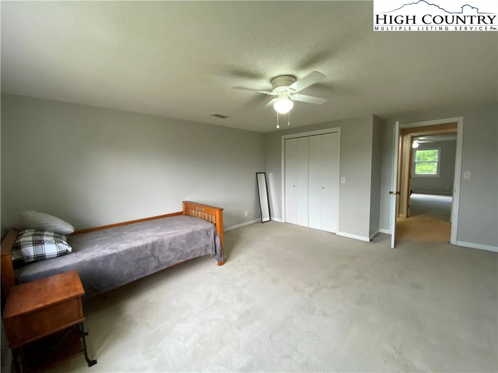 Image number 10 for the current listing