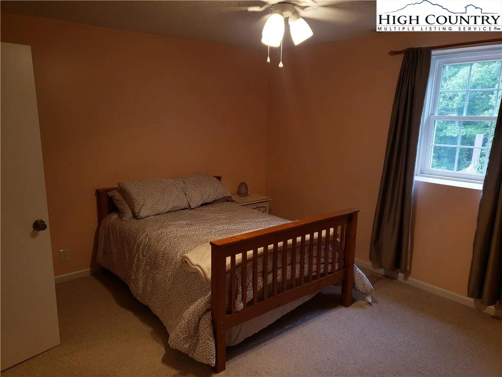 Image number 14 for the current listing
