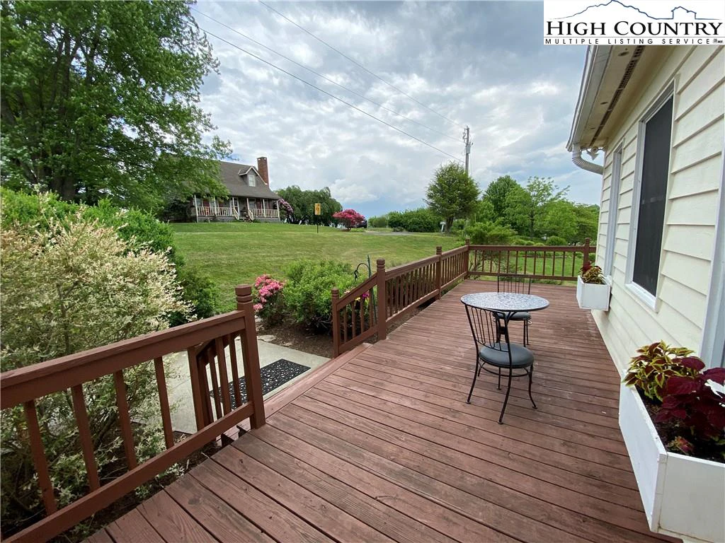 Image number 29 for the current listing