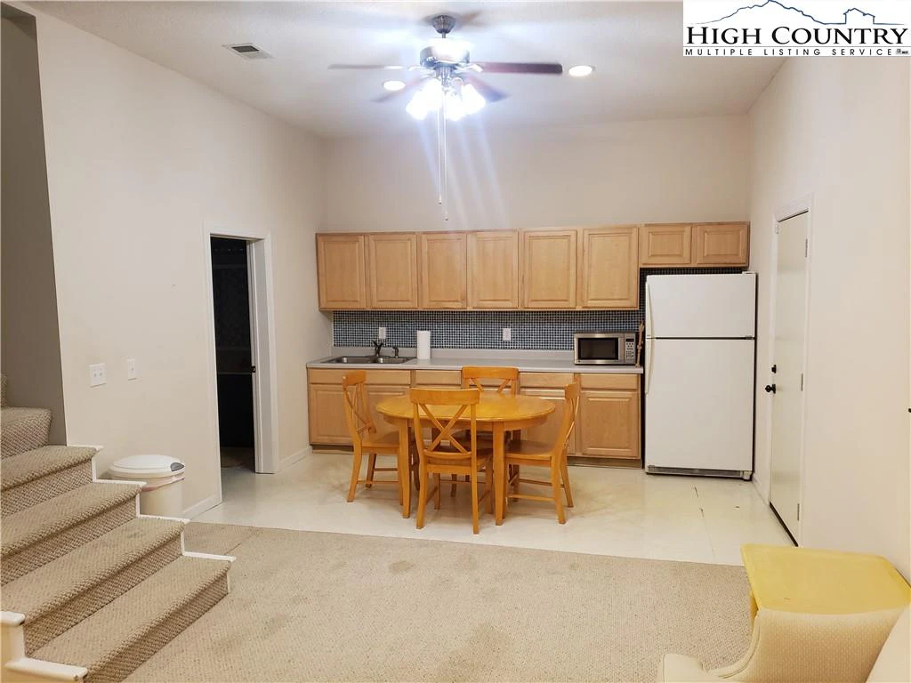 Image number 19 for the current listing