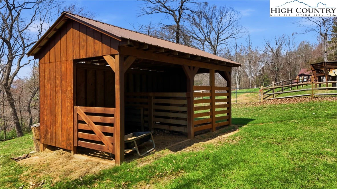 Image number 16 for the current listing