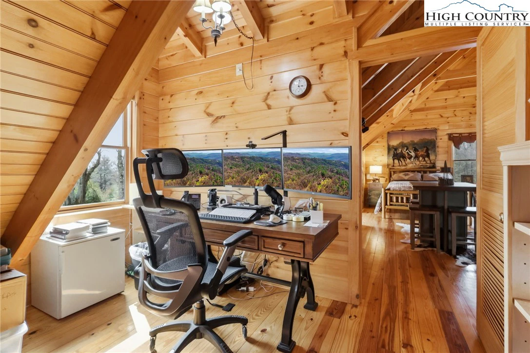 Image number 8 for the current listing