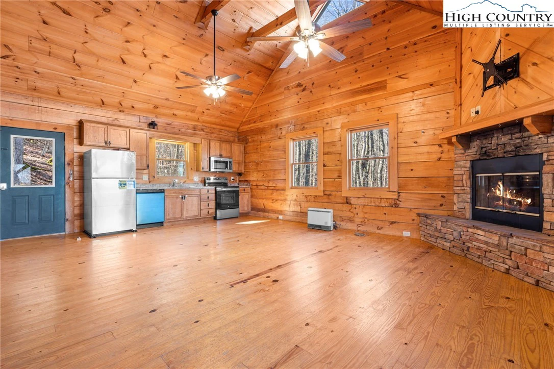 Image number 16 for the current listing