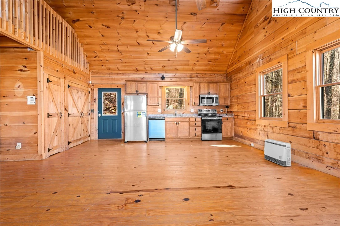 Image number 15 for the current listing