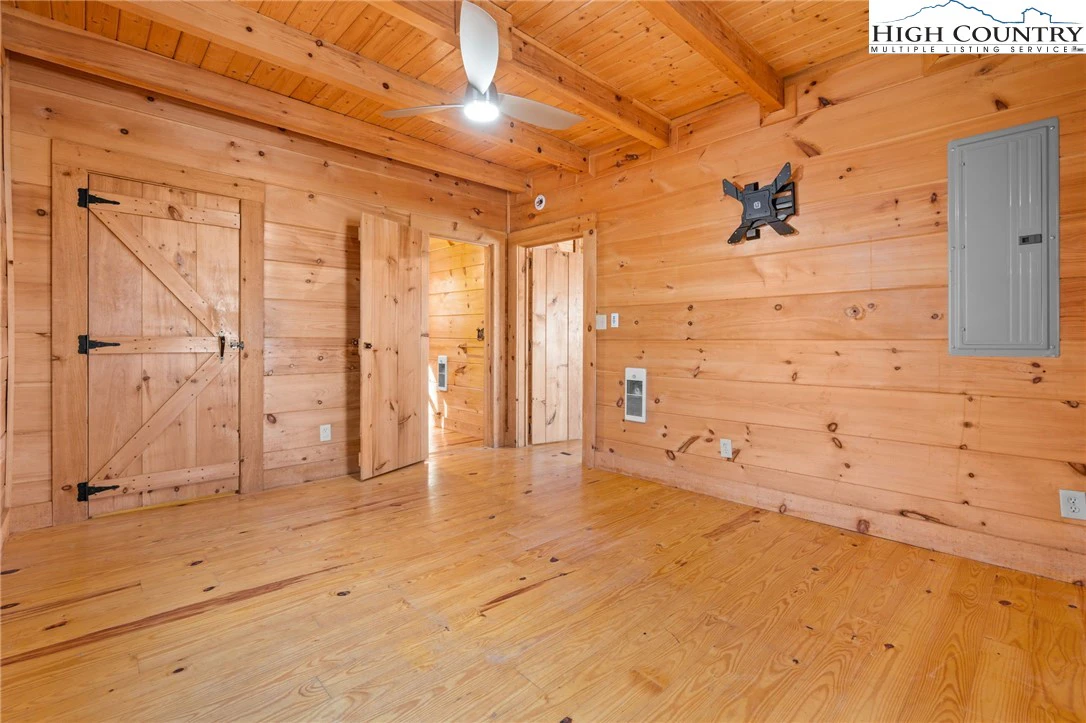 Image number 13 for the current listing