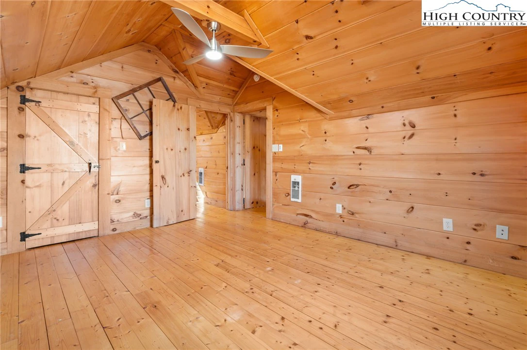 Image number 10 for the current listing