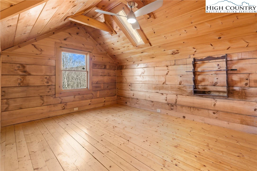 Image number 9 for the current listing