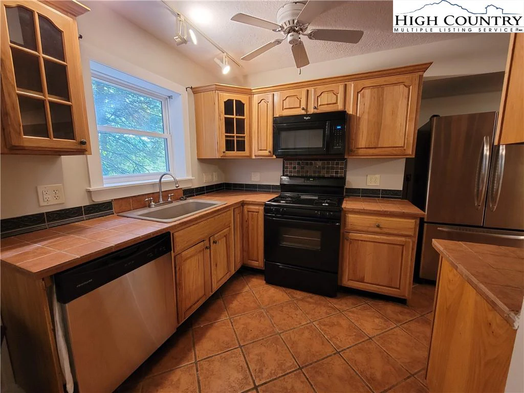 Image number 13 for the current listing