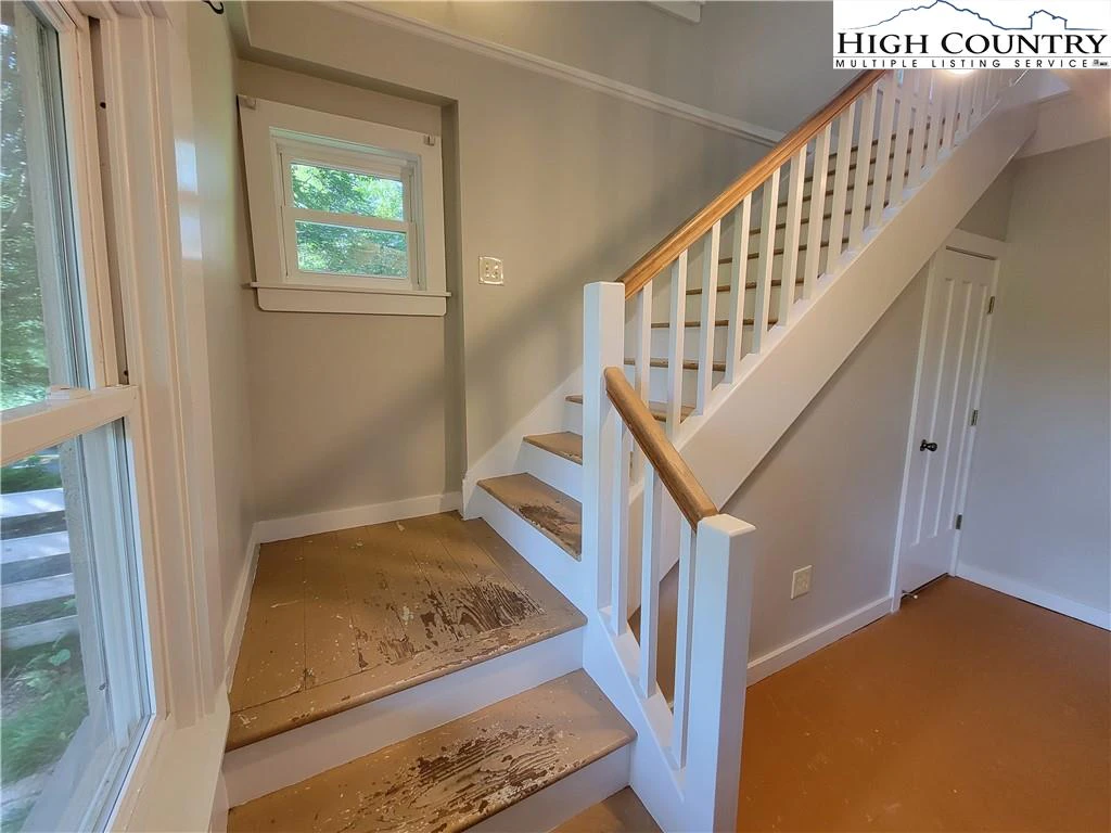 Image number 3 for the current listing