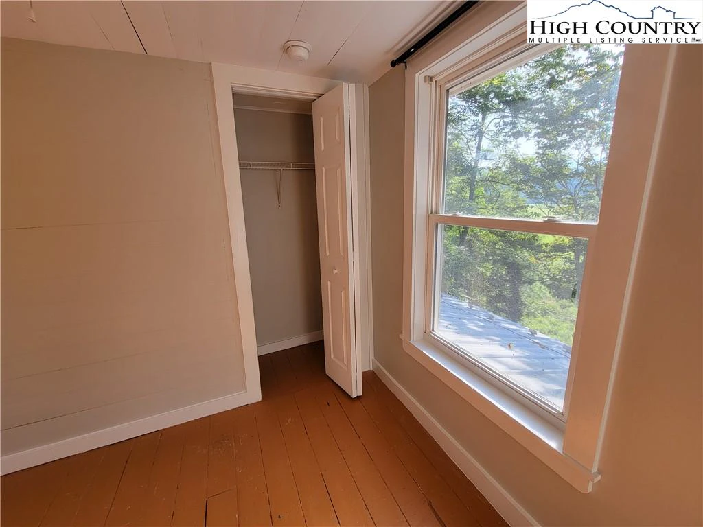 Image number 7 for the current listing