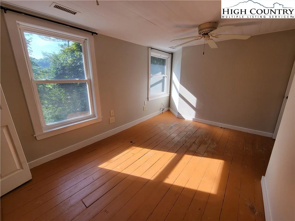 Image number 8 for the current listing