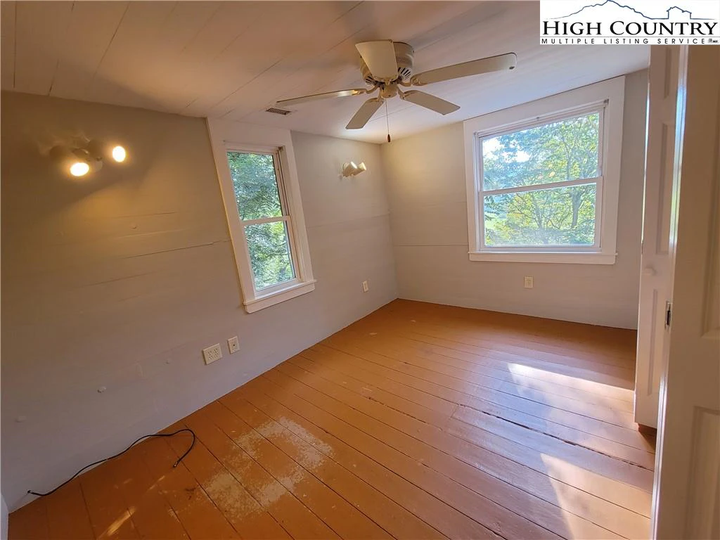 Image number 9 for the current listing