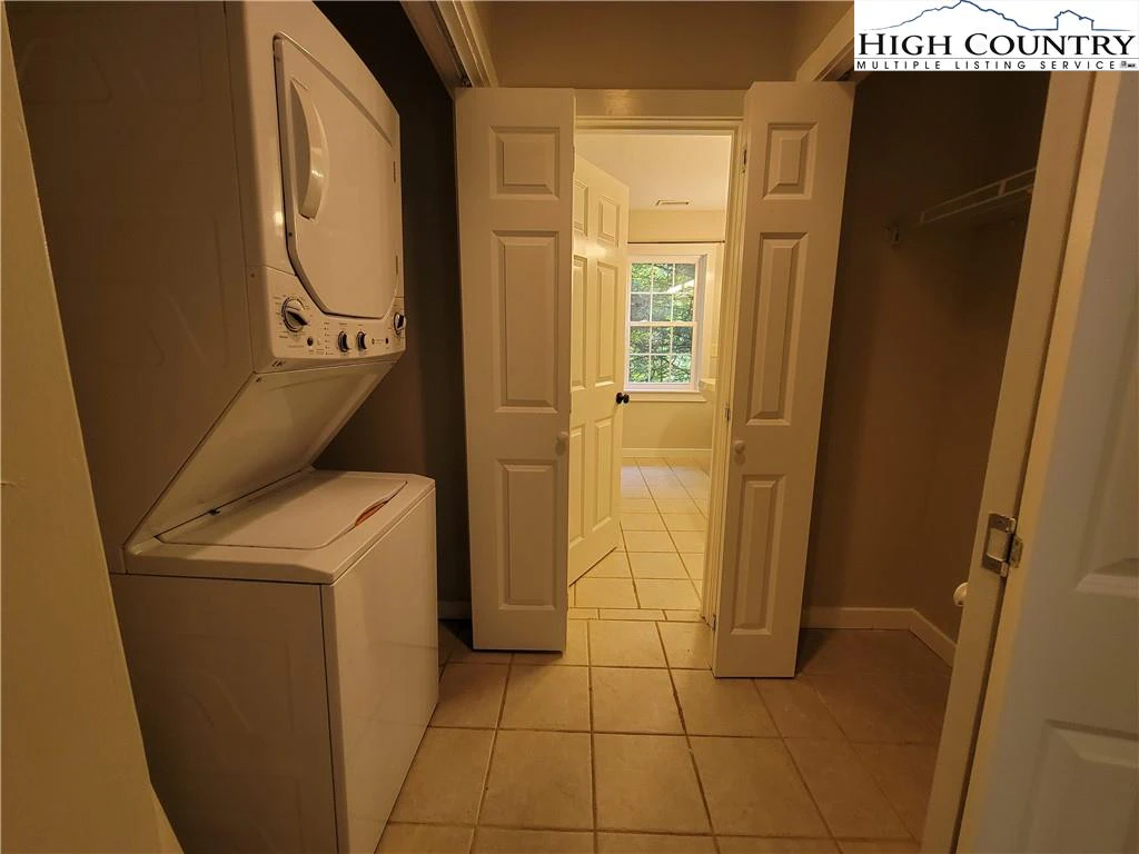 Image number 11 for the current listing