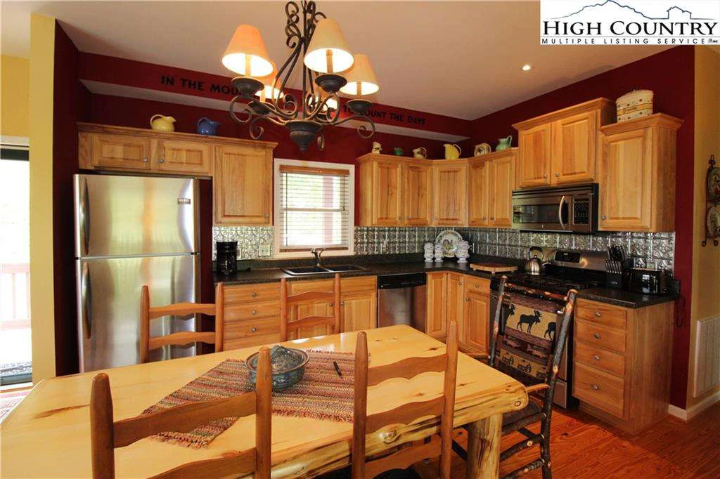 Image number 21 for the current listing