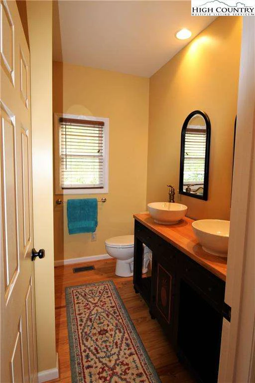 Image number 10 for the current listing