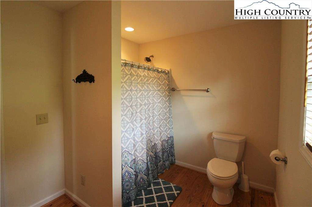Image number 6 for the current listing