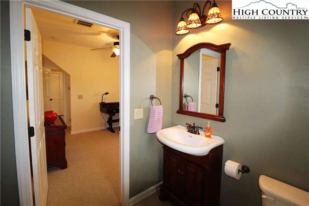 Image number 8 for the current listing