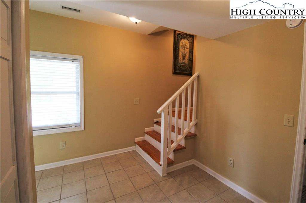 Image number 2 for the current listing