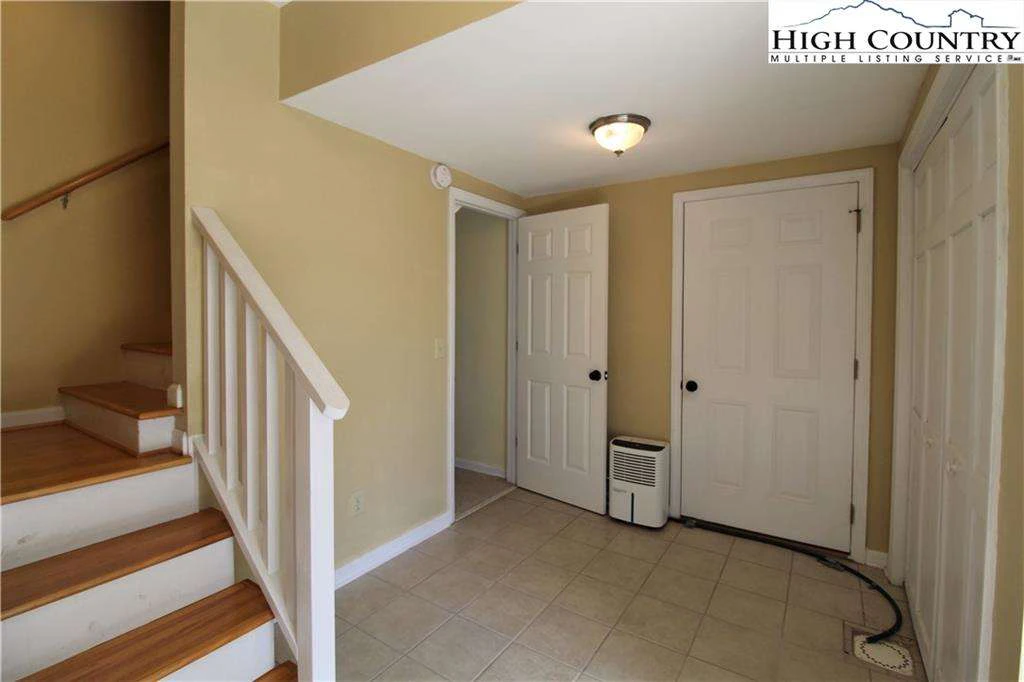 Image number 11 for the current listing