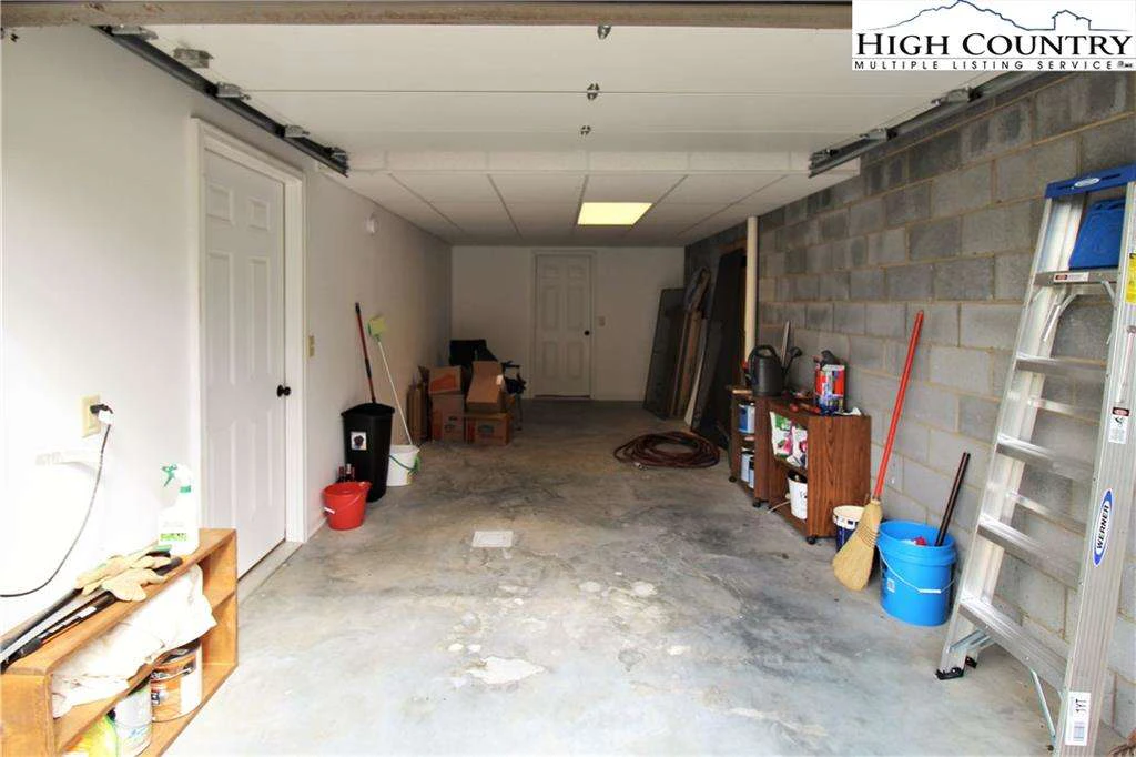 Image number 12 for the current listing