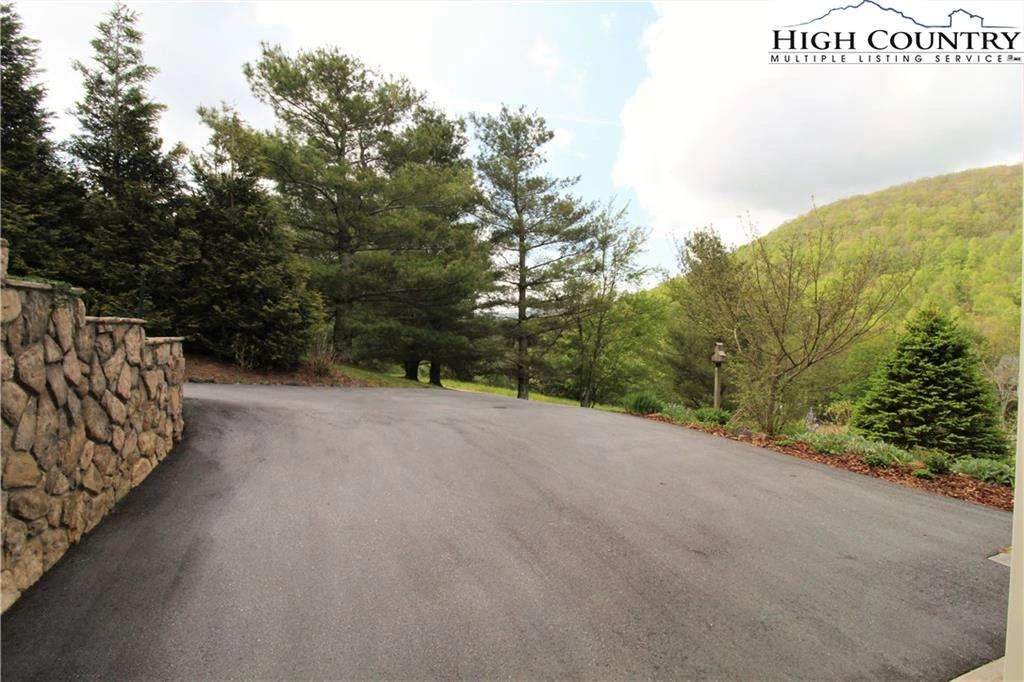 Image number 13 for the current listing