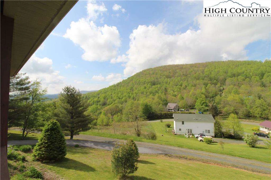 Image number 17 for the current listing
