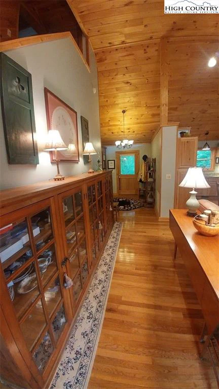 Image number 4 for the current listing