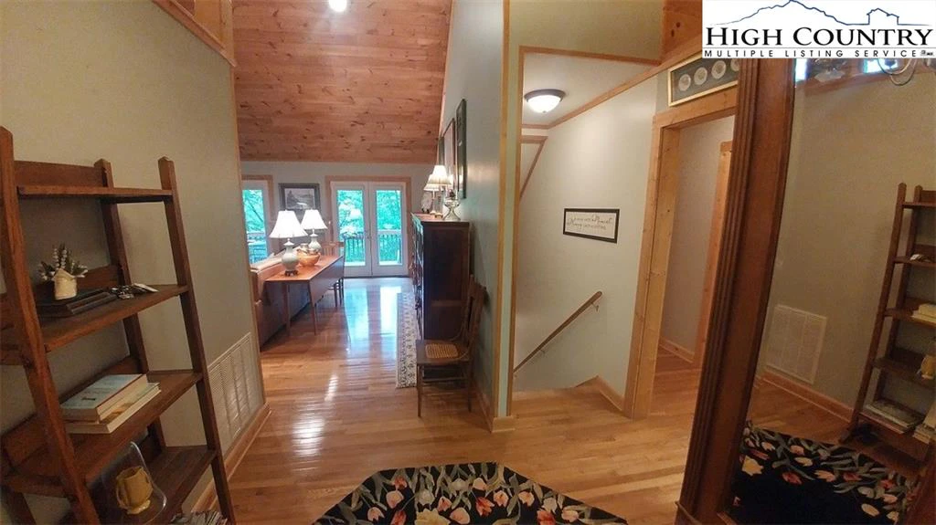 Image number 5 for the current listing
