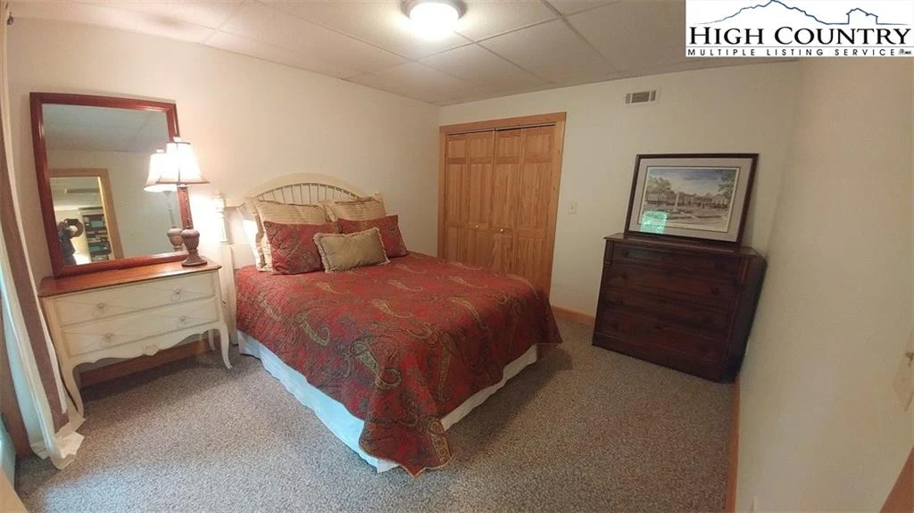 Image number 2 for the current listing