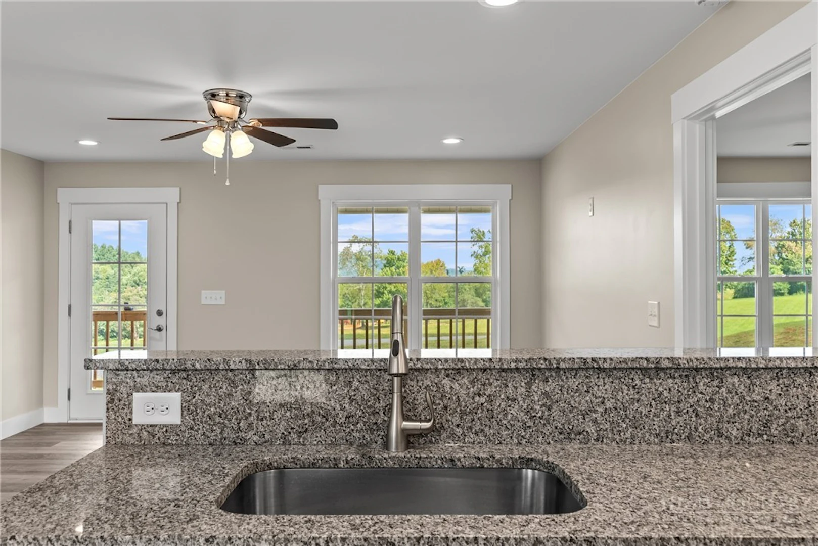 Image number 15 for the current listing
