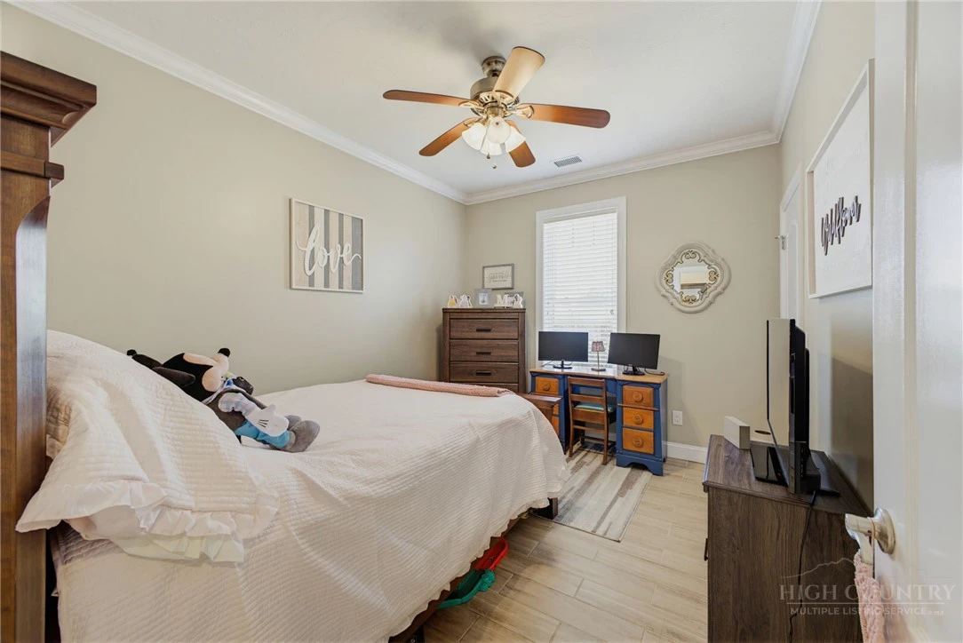 Image number 12 for the current listing