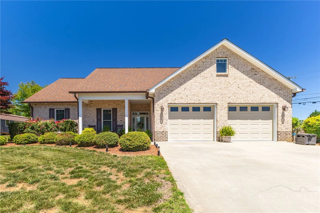 Image number 1 for the current listing