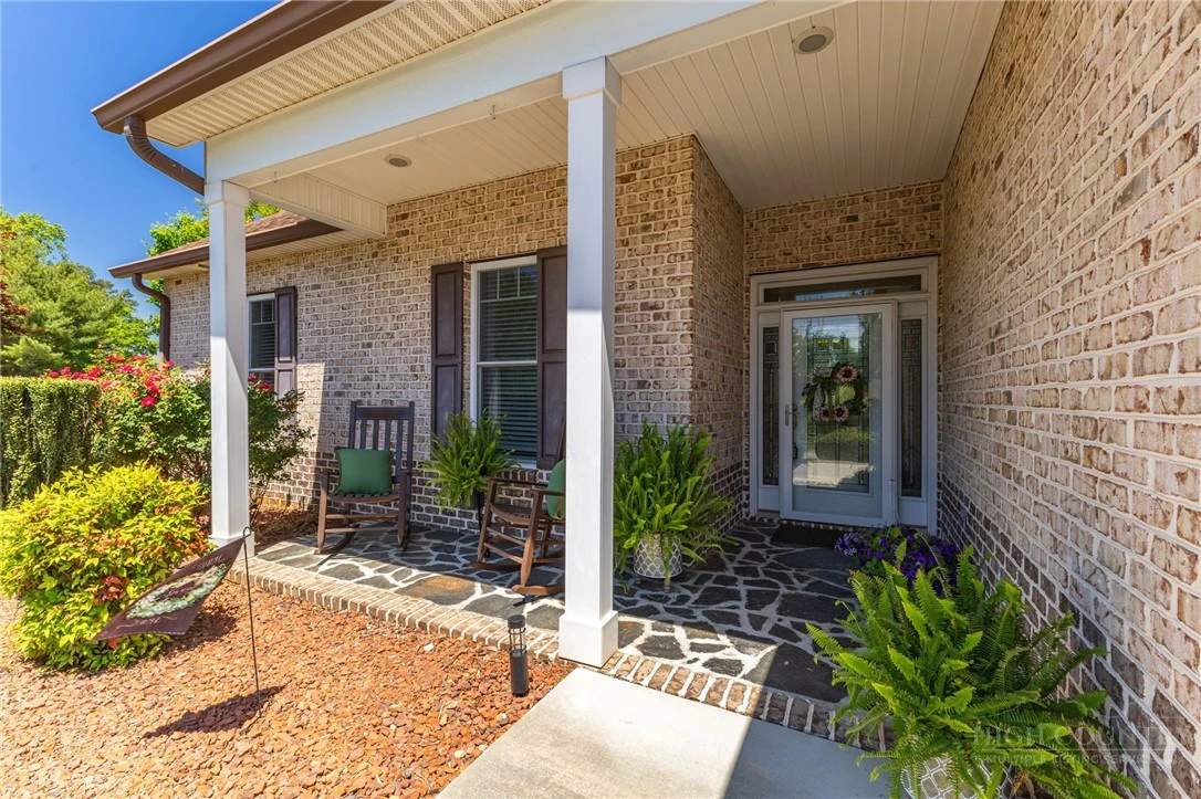 Image number 2 for the current listing