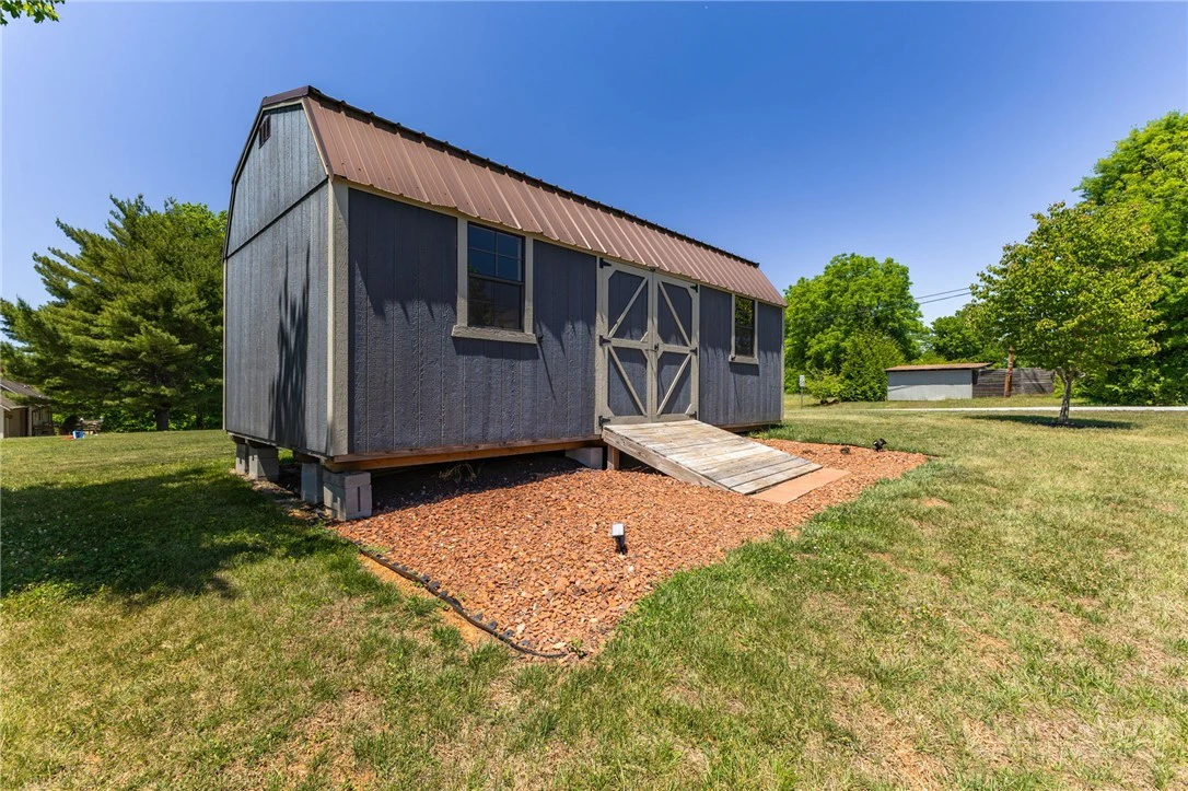 Image number 13 for the current listing