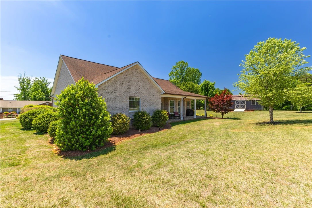Image number 15 for the current listing