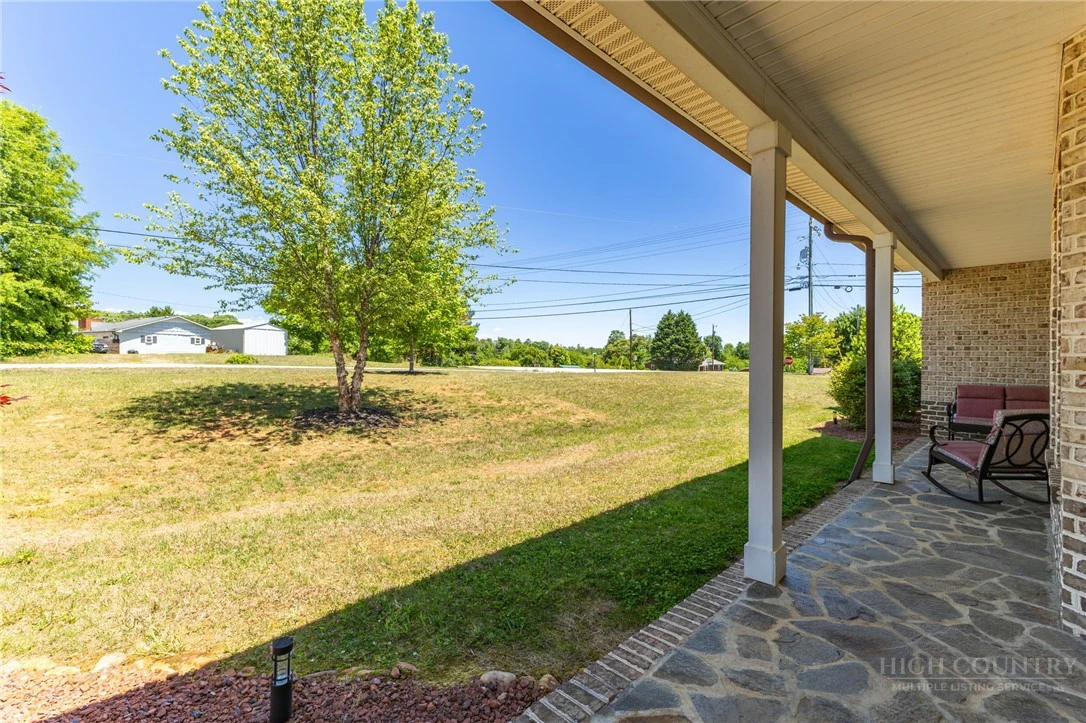 Image number 16 for the current listing