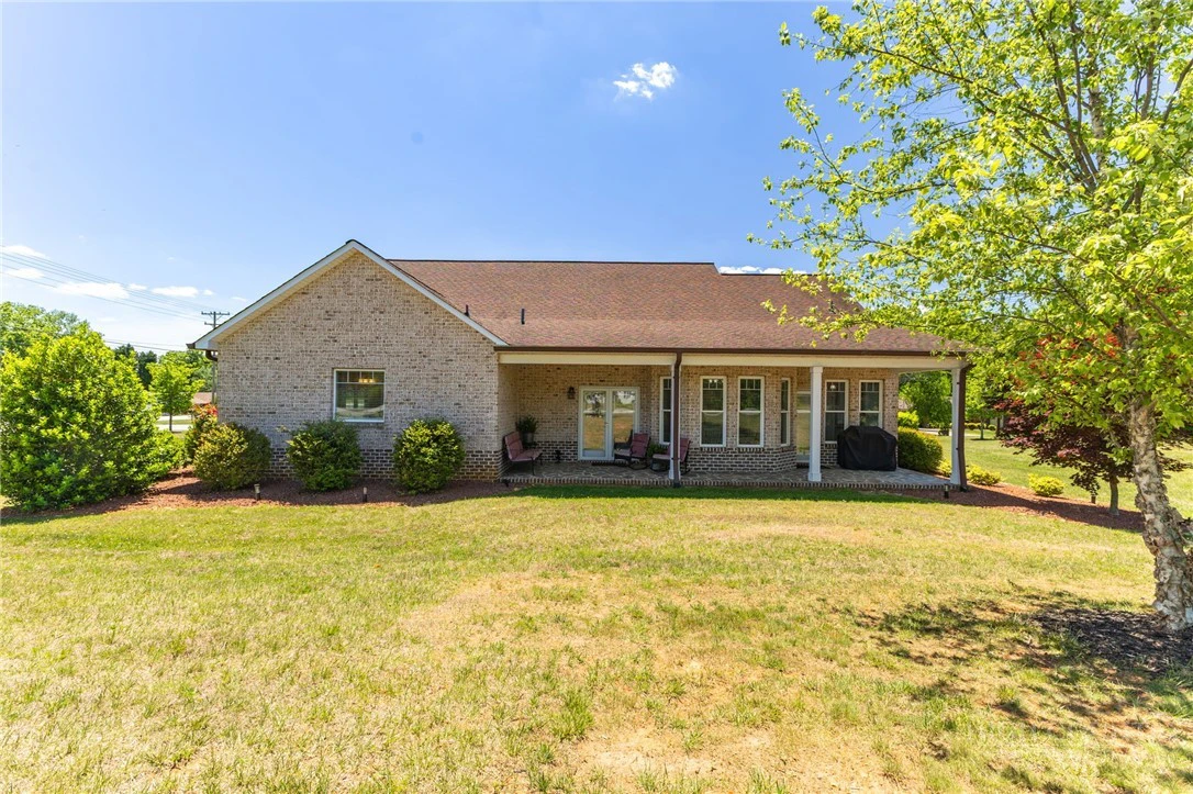 Image number 18 for the current listing