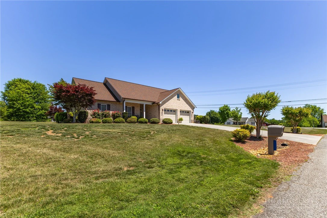 Image number 19 for the current listing