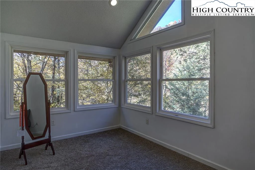 Image number 15 for the current listing