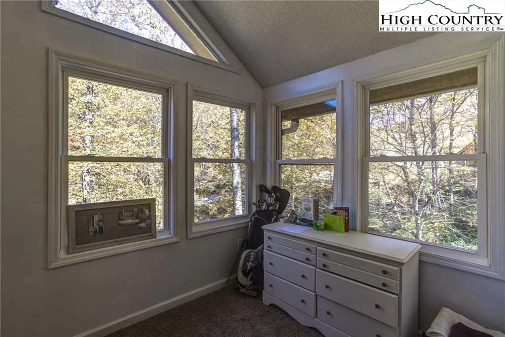 Image number 2 for the current listing