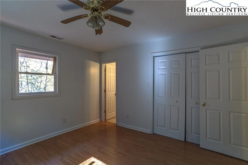 Image number 13 for the current listing