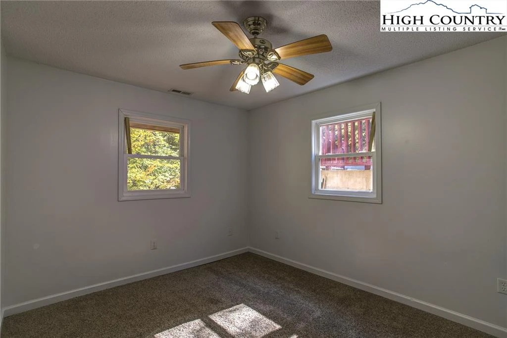 Image number 9 for the current listing