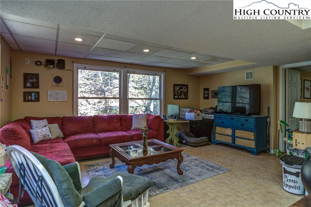 Image number 8 for the current listing