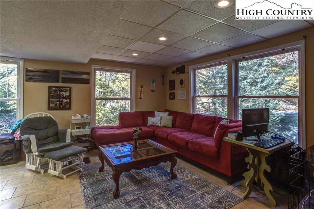 Image number 7 for the current listing