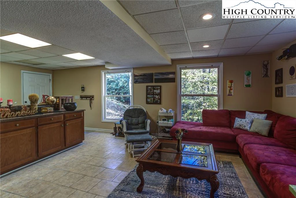 Image number 6 for the current listing